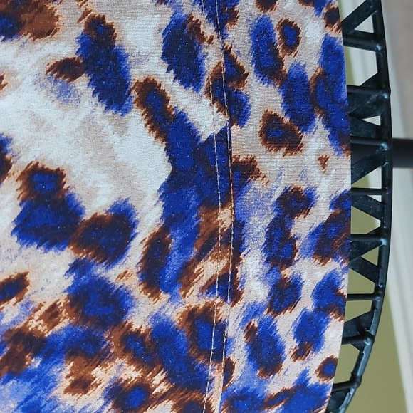 "Anne Klein" size M, 95% Polyester and 5% Spandex, polo style long sleeve top - Picture 2 of 9